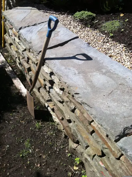 Spaten mit Holzstiel – gebraucht, robust